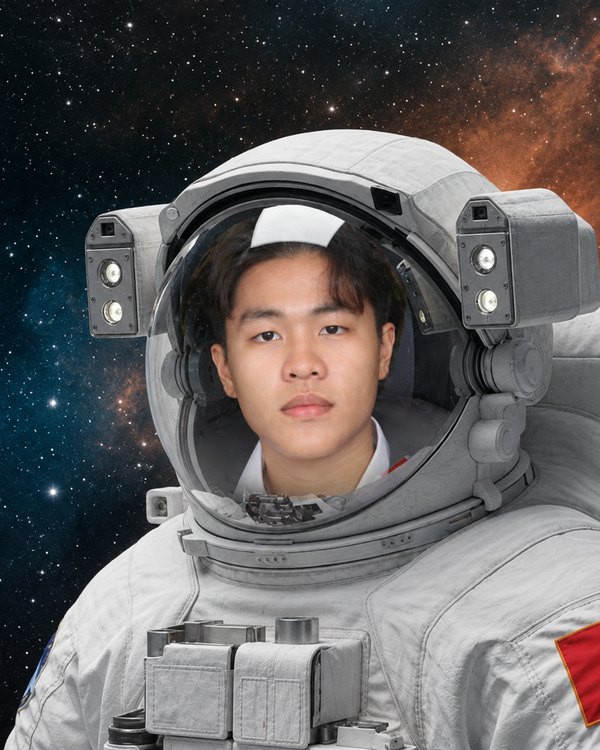 Chân dung ủy viên Nguyễn Ngọc Thành trong bộ đồ phi hành gia